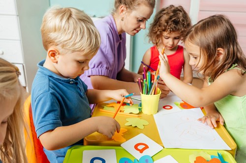 children doing crafts together